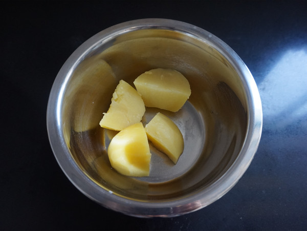 薺菜炒土豆疙瘩的做法-家常味炒菜譜