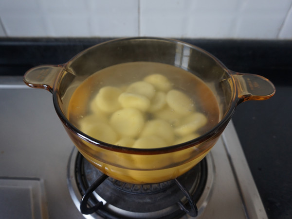 薺菜炒土豆疙瘩的做法-家常味炒菜譜