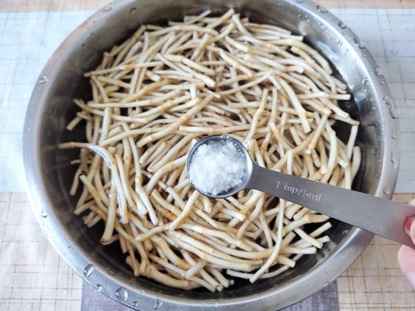 涼拌折耳根的做法-酸辣味拌菜譜