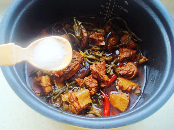 干豇豆香菇燒土雞的做法-香辣味燒菜譜