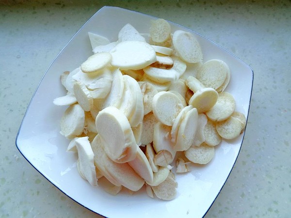 杏鮑菇炒豬耳朵的做法-家常味炒菜譜