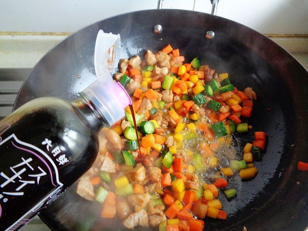 胡蘿卜黃瓜炒肉丁的做法-家常味炒菜譜