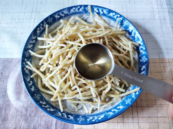 涼拌折耳根的做法-酸辣味拌菜譜