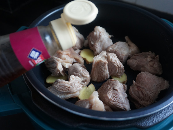 木耳燉肉的做法-醬香味燉菜譜