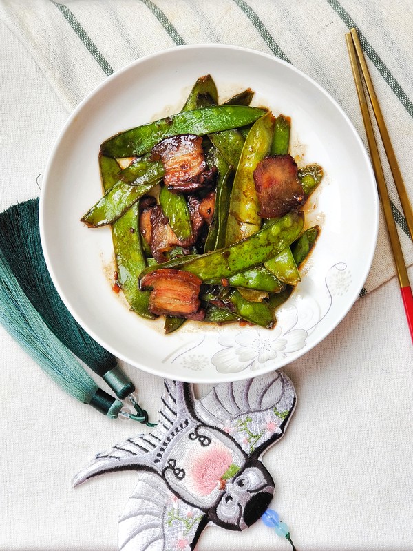 荷蘭豆炒臘肉的做法-咸鮮味炒菜譜