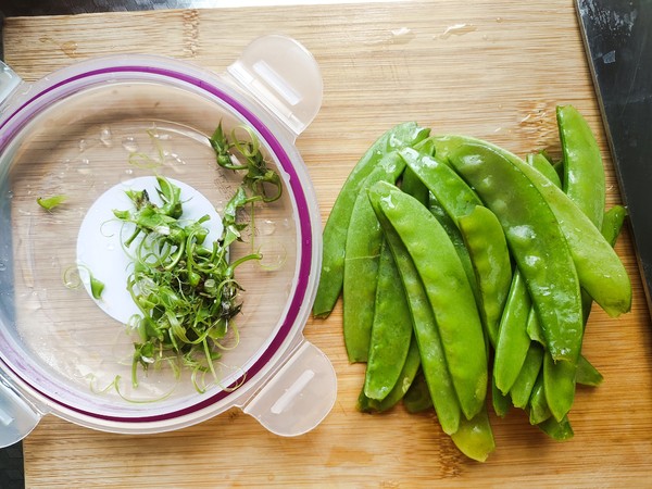 荷蘭豆炒臘肉的做法-咸鮮味炒菜譜