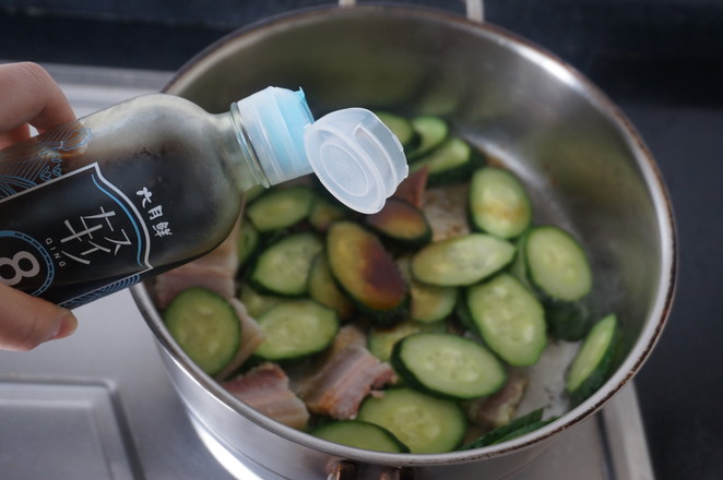 黃瓜炒咸肉的做法-家常味炒菜譜