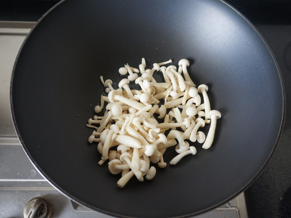 賽螃蟹的做法-酸甜味炒菜譜