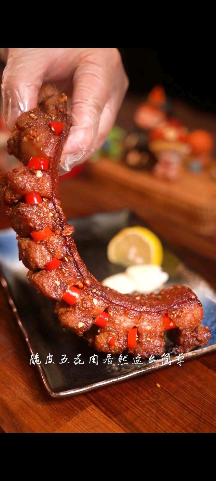 肉食黨一定不能錯過的脆皮五花肉的做法-咸鮮味炸菜譜