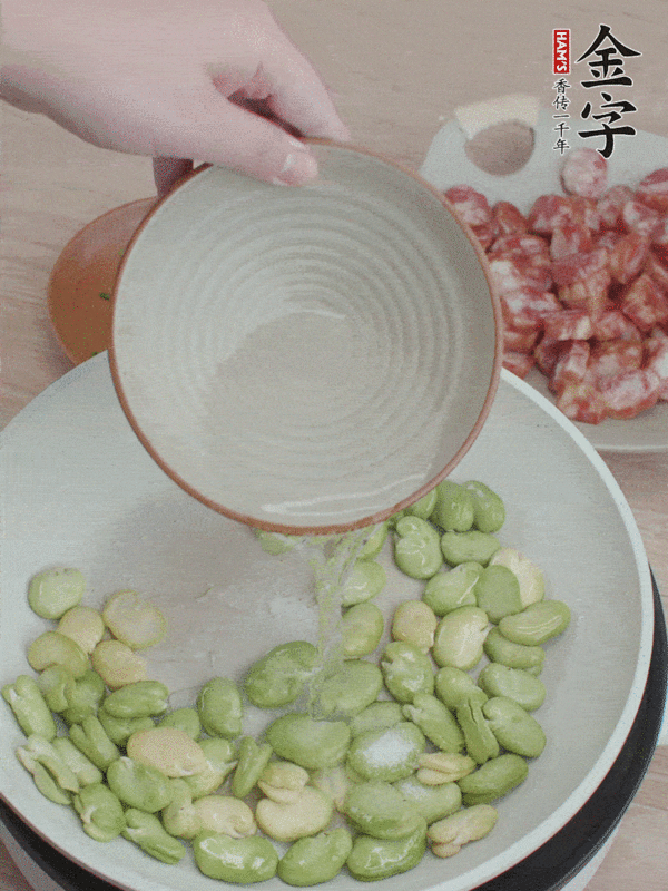 香腸蒸蠶豆的做法-家常味蒸菜譜
