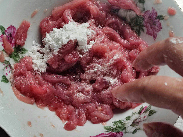 快手京醬肉絲的做法-醬香味炒菜譜