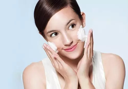 都說換季護膚 要從換洗面奶開始