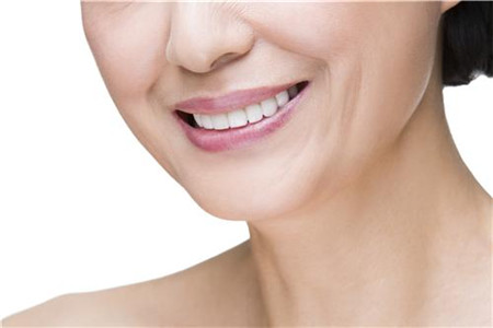 肌膚去皺保濕,你值得擁有的四個(gè)護(hù)膚秘訣-易網(wǎng)健康<a href=http://www.jsjjzhkt.cn/jkys/ target=_blank class=infotextkey>養(yǎng)生</a>網(wǎng) 肌膚去皺保濕,你值得擁有的四個(gè)護(hù)膚秘訣