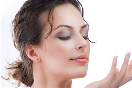 四大肌膚護(hù)理秘訣,生活護(hù)膚必備技能-易網(wǎng)健康養(yǎng)生網(wǎng) 四大肌膚護(hù)理秘訣,生活護(hù)膚必備技能