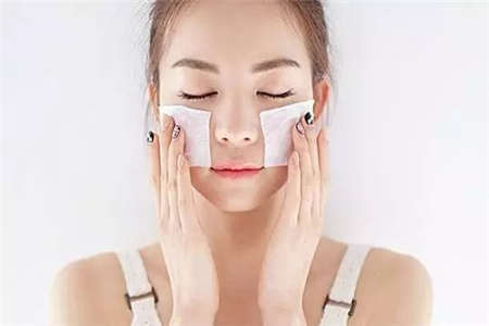 四大肌膚護(hù)理秘訣,生活護(hù)膚必備技能-易網(wǎng)<a href=http://www.jsjjzhkt.cn/ target=_blank class=infotextkey>健康養(yǎng)生</a>網(wǎng) 四大肌膚護(hù)理秘訣,生活護(hù)膚必備技能