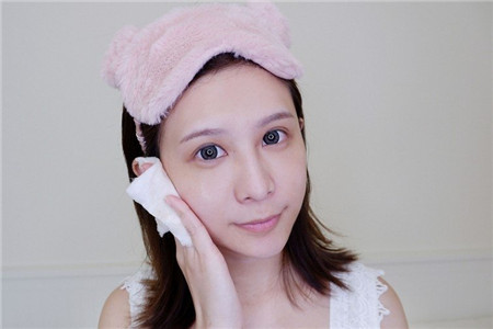 如何選擇防曬霜 這三種要點關鍵是女性看重的-易網<a href=http://www.jsjjzhkt.cn/ target=_blank class=infotextkey>健康養生</a>網 如何選擇防曬霜 這三種要點關鍵是女性看重的