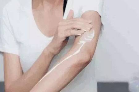 除了面部護理,女性更需要注重身體護理,能提升氣質-易網<a href=http://www.jsjjzhkt.cn/ target=_blank class=infotextkey>健康養生</a>網 除了面部護理,女性更需要注重身體護理,能提升氣質