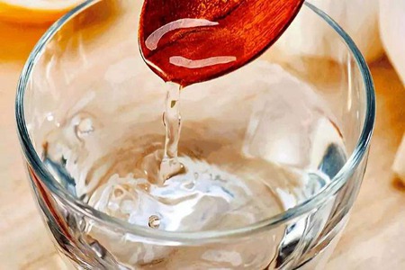 白醋洗臉的正確方法,食醋美容不傷膚的技巧-易網健康<a href=http://www.jsjjzhkt.cn/jkys/ target=_blank class=infotextkey>養生</a>網 白醋洗臉的正確方法,食醋美容不傷膚的技巧