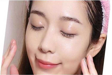 為什么網(wǎng)紅美女拍照自帶濾鏡 學(xué)會(huì)三招護(hù)膚技巧讓肌膚白里透紅-易網(wǎng)健康養(yǎng)生網(wǎng) 為什么網(wǎng)紅美女拍照自帶濾鏡 學(xué)會(huì)三招護(hù)膚技巧讓肌膚白里透紅