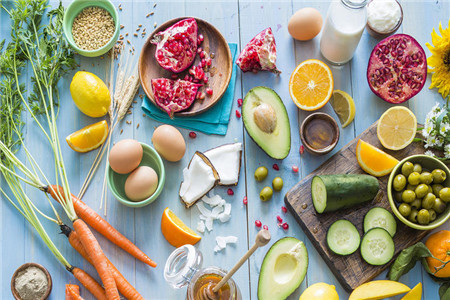 淡化臉上斑點(diǎn)的三大辦法,日常生活多加注意-易網(wǎng)健康<a href=http://www.jsjjzhkt.cn/jkys/ target=_blank class=infotextkey>養(yǎng)生</a>網(wǎng) 淡化臉上斑點(diǎn)的三大辦法,日常生活多加注意