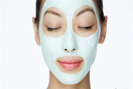 敷完面膜要不要洗臉?不同面膜的不同用法-易網(wǎng)健康<a href=http://www.jsjjzhkt.cn/jkys/ target=_blank class=infotextkey>養(yǎng)生</a>網(wǎng) 敷完面膜要不要洗臉?不同面膜的不同用法