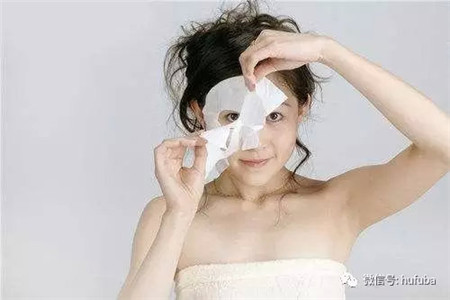 敷完面膜要不要洗臉?不同面膜的不同用法-易網(wǎng)健康養(yǎng)生網(wǎng) 敷完面膜要不要洗臉?不同面膜的不同用法