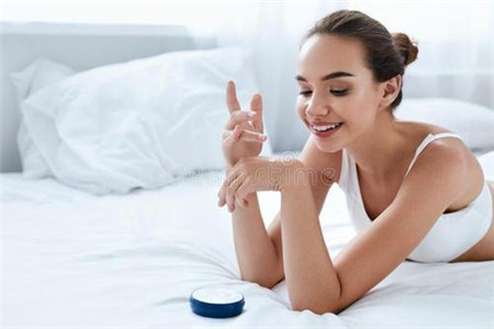 五大不同護膚產品使用步驟講解,女性榮獲美麗要用心-易網<a href=http://www.jsjjzhkt.cn/ target=_blank class=infotextkey>健康養生</a>網 五大不同護膚產品使用步驟講解,女性榮獲美麗要用心