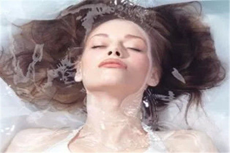 每天堅持十分鐘做好護膚步驟，保持好肌膚水潤狀態