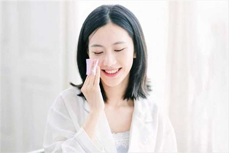 敏感肌有什么特征 什么原因造成敏感肌-易網健康<a href=http://www.jsjjzhkt.cn/jkys/ target=_blank class=infotextkey>養生</a>網 敏感肌有什么特征 什么原因造成敏感肌