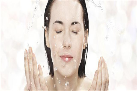 如何改善敏感肌成女性關注的要點?應該如何避免,記住這3點-易網健康<a href=http://www.jsjjzhkt.cn/jkys/ target=_blank class=infotextkey>養生</a>網 如何改善敏感肌成女性關注的要點?應該如何避免,記住這3點