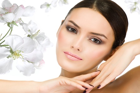 認真P圖不如學會正確護膚,肌膚水潤透光才是真少女-易網<a href=http://www.jsjjzhkt.cn/ target=_blank class=infotextkey>健康養生</a>網 認真P圖不如學會正確護膚,肌膚水潤透光才是真少女