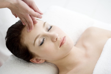 認真P圖不如學會正確護膚,肌膚水潤透光才是真少女-易網健康<a href=http://www.jsjjzhkt.cn/jkys/ target=_blank class=infotextkey>養生</a>網 認真P圖不如學會正確護膚,肌膚水潤透光才是真少女