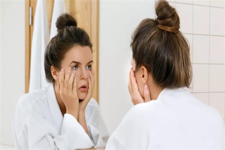 油性皮膚也會變干性皮膚?干性皮膚的原因一定要知道-易網健康養生網 油性皮膚也會變干性皮膚?干性皮膚的原因一定要知道