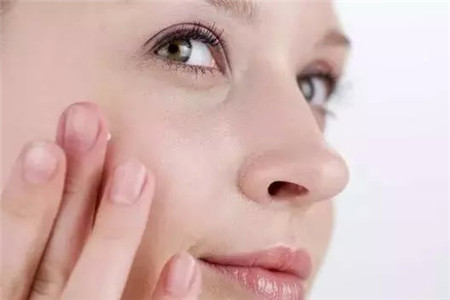 肌膚毛孔空隙的三種不同類型,女性都想了解的護膚小知識-易網<a href=http://www.jsjjzhkt.cn/ target=_blank class=infotextkey>健康養生</a>網 肌膚毛孔空隙的三種不同類型,女性都想了解的護膚小知識