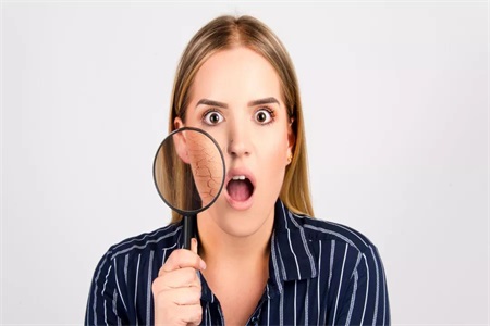 這樣的卸妝方式難怪皮膚不好,教你正確卸妝方法讓你美美噠-易網健康<a href=http://www.jsjjzhkt.cn/jkys/ target=_blank class=infotextkey>養生</a>網 這樣的卸妝方式難怪皮膚不好,教你正確卸妝方法讓你美美噠