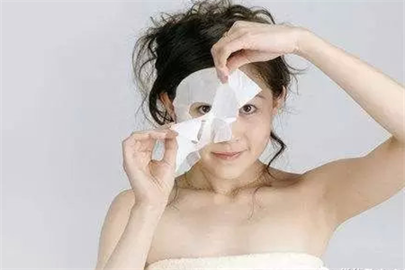 敷面膜的注意事項,護膚新手必備-易網<a href=http://www.jsjjzhkt.cn/ target=_blank class=infotextkey>健康養(yǎng)生</a>網 敷面膜的注意事項,護膚新手必備