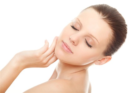 皮膚毛孔粗大怎么辦?縮小毛孔最快的方法是做好這件事-易網<a href=http://www.jsjjzhkt.cn/ target=_blank class=infotextkey>健康養生</a>網 皮膚毛孔粗大怎么辦?縮小毛孔最快的方法是做好這件事