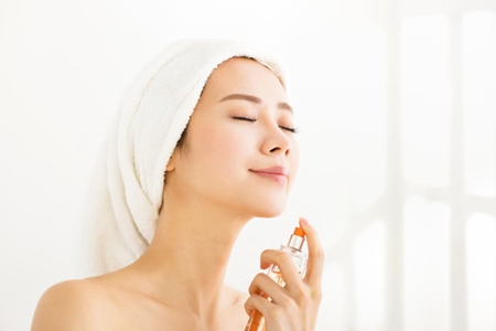 夏季護膚避開三個誤區,讓女生肌膚白皙更水潤-易網健康<a href=http://www.jsjjzhkt.cn/jkys/ target=_blank class=infotextkey>養生</a>網 夏季護膚避開三個誤區,讓女生肌膚白皙更水潤