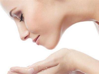 護膚小常識:這樣清潔面部,你一定會很美