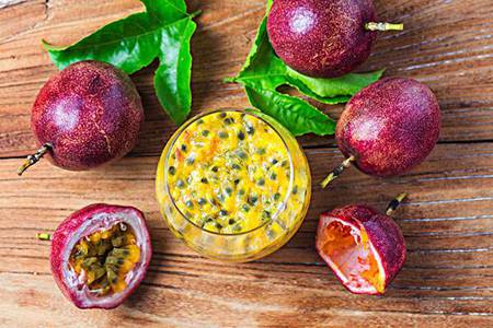 百香果美容助消化功效多,教你美味制作方法-易網健康養生網 百香果美容助消化功效多,教你美味制作方法