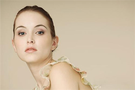 肌膚長痘頻發(fā),三大要點兩大步驟讓祛痘方法更簡單-易網(wǎng)<a href=http://www.jsjjzhkt.cn/ target=_blank class=infotextkey>健康養(yǎng)生</a>網(wǎng) 肌膚長痘頻發(fā),三大要點兩大步驟讓祛痘方法更簡單