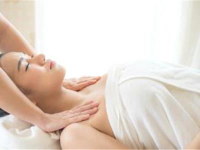 夜間護(hù)膚步驟你弄清楚了嗎?使用正確的護(hù)膚品做好護(hù)膚工作