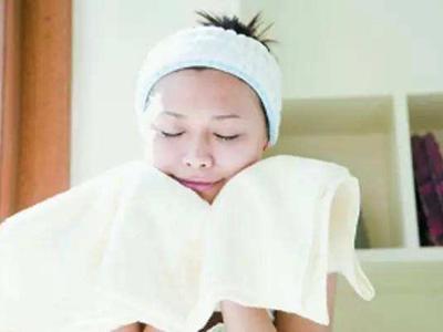 改善油性肌膚的方法,夏日女性怎么保持清爽妝感