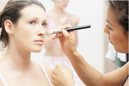 素顏霜不用卸妝?隔離能防紫外線?這些化妝誤區你在犯嗎-易網健康養生網 素顏霜不用卸妝?隔離能防紫外線?這些化妝誤區你在犯嗎