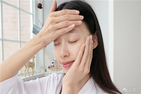 肌膚老是出現(xiàn)痤瘡、痘痘等問(wèn)題,四個(gè)原因讓你恍然大悟-易網(wǎng)<a href=http://www.jsjjzhkt.cn/ target=_blank class=infotextkey>健康養(yǎng)生</a>網(wǎng) 肌膚老是出現(xiàn)痤瘡、痘痘等問(wèn)題,四個(gè)原因讓你恍然大悟