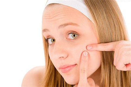 額頭長痘、下巴長痘，黑眼圈是怎么回事，原來都和這件事有關(guān)