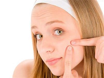 額頭長痘、下巴長痘,黑眼圈是怎么回事,原來都和這件事有關