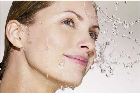 女生臉上毛孔粗大怎么辦,油性肌膚需要收縮毛孔的方法-易網健康養生網 女生臉上毛孔粗大怎么辦,油性肌膚需要收縮毛孔的方法