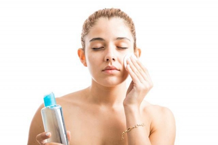 皮膚曬傷怎么辦,處理不好留下曬斑,教你正確修復方法-易網健康<a href=http://www.jsjjzhkt.cn/jkys/ target=_blank class=infotextkey>養(yǎng)生</a>網 皮膚曬傷怎么辦,處理不好留下曬斑,教你正確修復方法