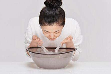 女生臉部美白的小方法,快速趕走黑色素斑點-易網健康養生網 女生臉部美白的小方法,快速趕走黑色素斑點